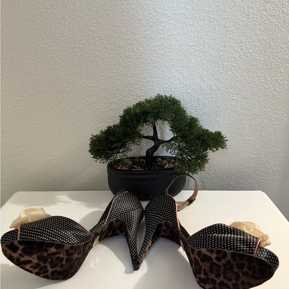 Betsey Johnson Black and Cream Polka Dot Heels - Picture 2 of 6